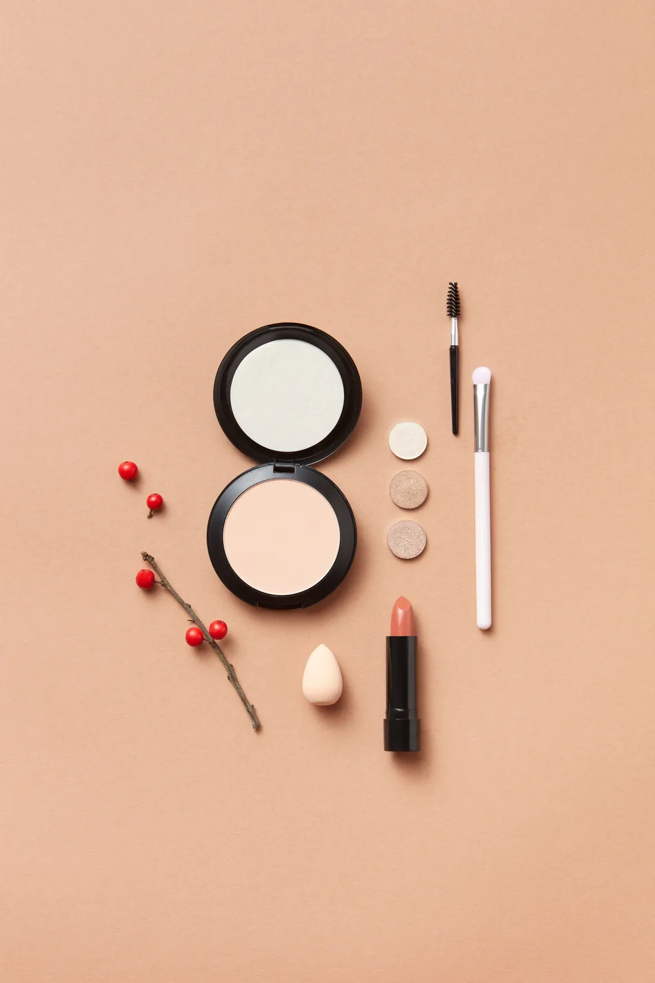Beauty-Flatlay warme Töne — ästhetische Behandlungen Hyaluron Düsseldorf · Dr. (univ.Te.) Fetai